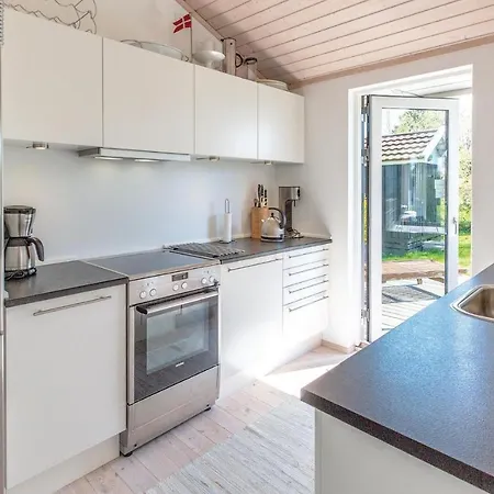 Vakantiehuis Three-bedroom Holiday In *